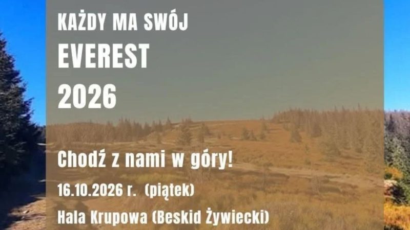 Uczestnicy WTZ Promyczek podczas jesiennej wyprawy górskiej na Halę Krupową w ramach projektu „Każdy ma swój Everest”.